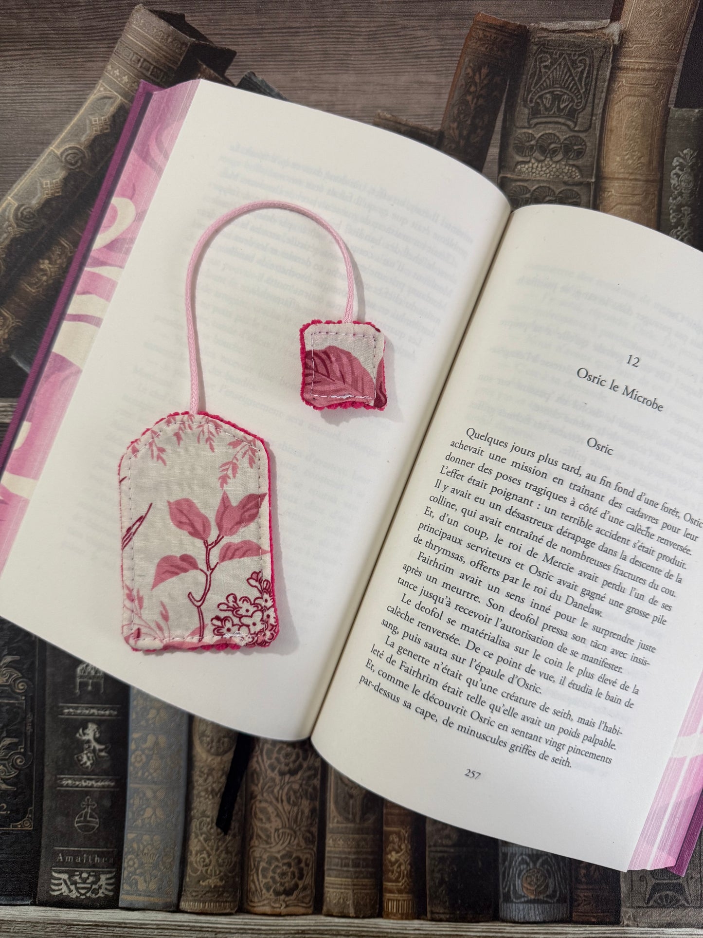 Le marque page - rose